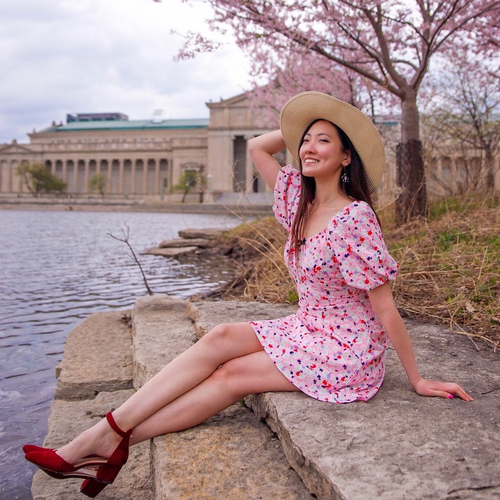 V-Necked Little Daisy Pink Dress